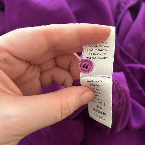 Gently Used ELOQUII Women's Plus Size Notch Collar Blouse 24 - Picture 12 of 15